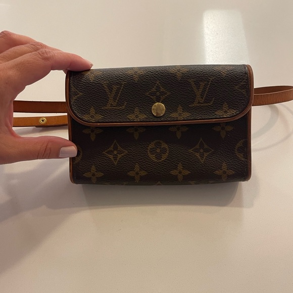 Louis Vuitton Handbags - Louis Vuitton Pochette Florentine